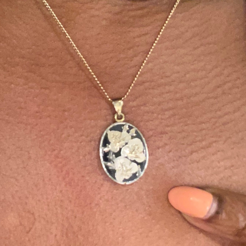 Gold pendant